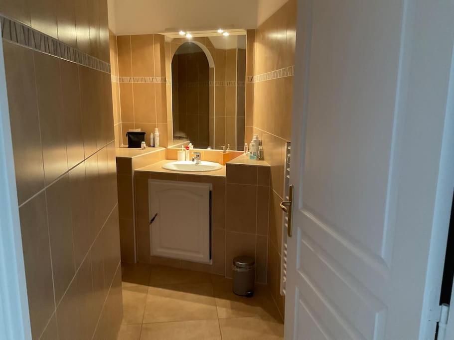 Akropole De Caroline, Central, Lumineux, Calme, Free Parking, Lift, 3 Beds Draguignan Eksteriør billede