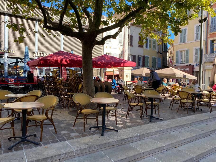 Akropole De Caroline, Central, Lumineux, Calme, Free Parking, Lift, 3 Beds Draguignan Eksteriør billede