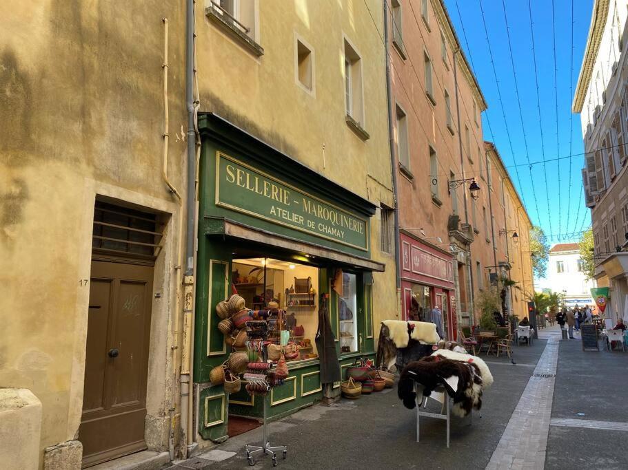 Akropole De Caroline, Central, Lumineux, Calme, Free Parking, Lift, 3 Beds Draguignan Eksteriør billede