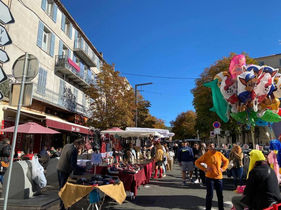 Akropole De Caroline, Central, Lumineux, Calme, Free Parking, Lift, 3 Beds Draguignan Eksteriør billede